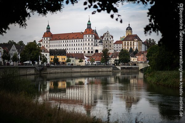 Blick über die Donau, Schloss Neuburg